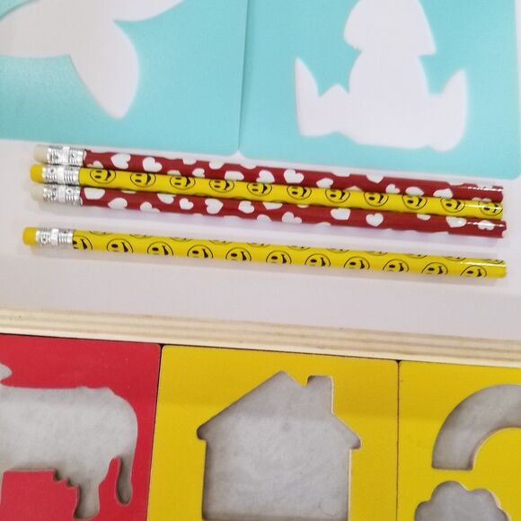 Melissa and Doug stencil kit preowned - Picture 10 of 12